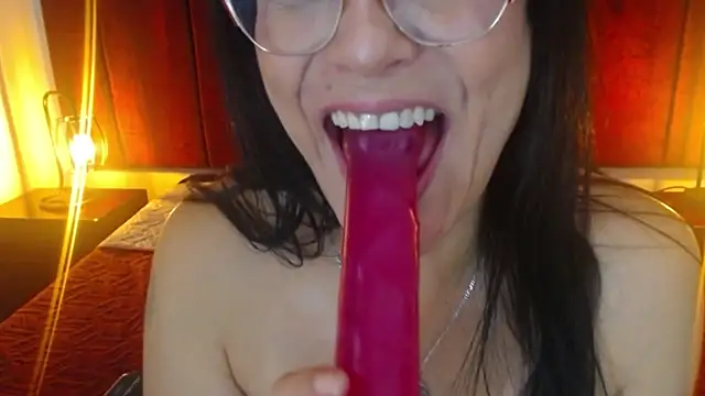 Snapshot of Zuzana21 chatting on January 28, 3:57 pm Zuzana21 online show from January 28, 3:57 pm