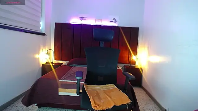 Snapshot of Zuzana21 chatting on February 1, 12:47 pm Zuzana21 online show from February 1, 12:47 pm