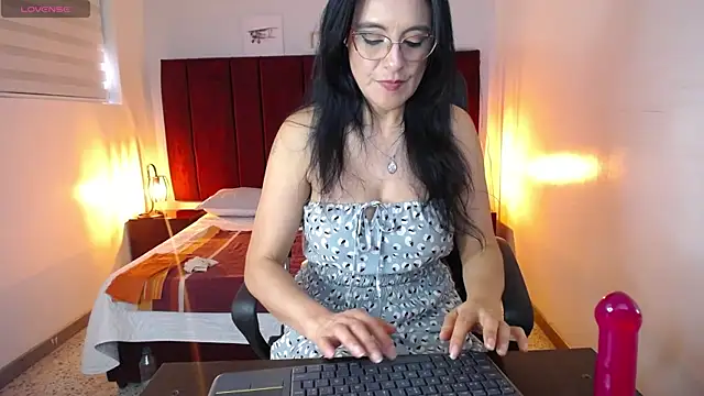 Snapshot of Zuzana21 chatting on February 10, 4:47 pm Zuzana21 online show from February 10, 4:47 pm