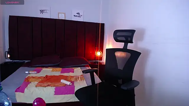 Snapshot of Zuzana21 chatting on March 1, 4:11 pm Zuzana21 online show from March 1, 4:11 pm