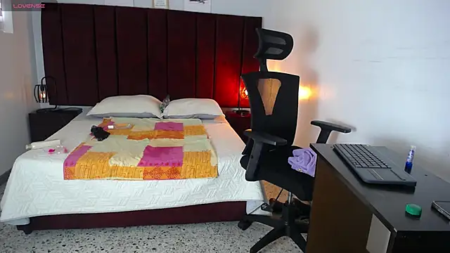 Snapshot of Zuzana21 chatting on March 3, 4:03 pm Zuzana21 online show from March 3, 4:03 pm