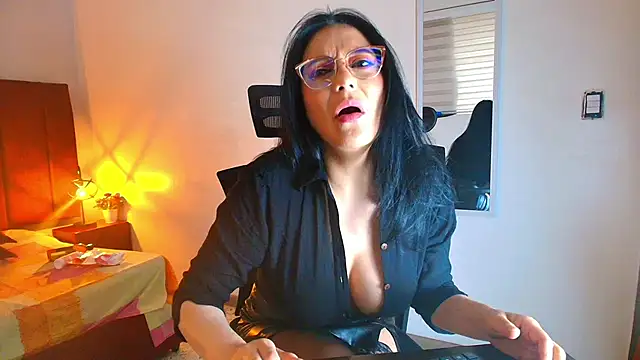 Snapshot of Zuzana21 chatting on October 3, 12:57 pm Zuzana21 online show from October 3, 12:57 pm