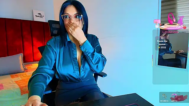 Snapshot of Zuzana21 chatting on October 28, 12:52 pm Zuzana21 online show from October 28, 12:52 pm