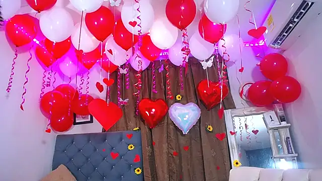 Snapshot of Isis_queen1 chatting on February 13, 10:54 pm Isis queen1 online show from February 13, 10:54 pm