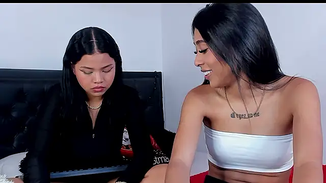 Snapshot of lilibluex chatting on December 6, 7:45 pm lilibluex online show from December 6, 7:45 pm