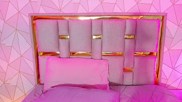 nina carther online show from April 18, 12:53 pm