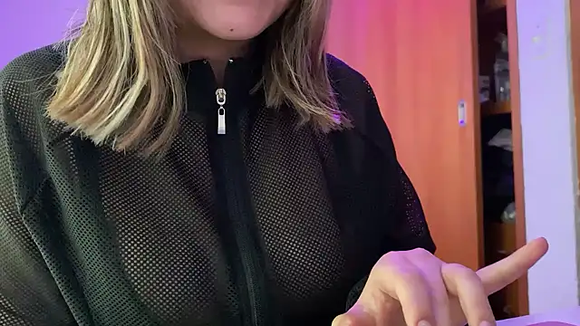 Snapshot of hannahcdmx chatting on September 15, 5:57 pm hannahcdmx online show from September 15, 5:57 pm