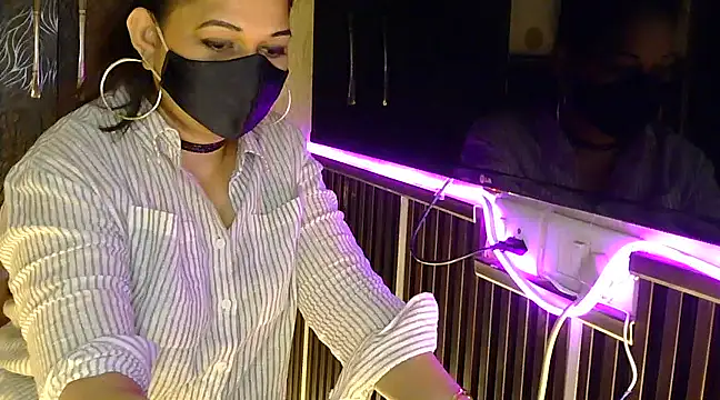 fabdemira online show from January 21, 1:39 am