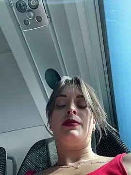 Snapshot of Yasmine47 chatting on September 9, 3:22 pm Yasmine47 online show from September 9, 3:22 pm