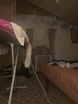 Snapshot of Yasmine47 chatting on September 30, 3:33 am Yasmine47 online show from September 30, 3:33 am