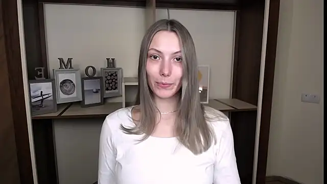 VanessaMay  online show from March 4, 3:51 pm