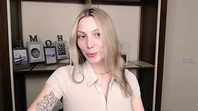 VanessaMay  online show from March 25, 5:08 pm