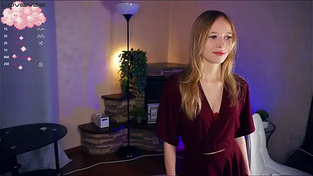 LynetBurby online show from December 10, 7:32 pm