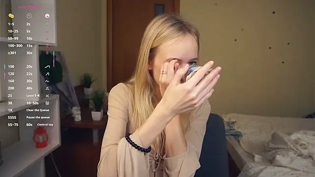 LynetBurby online show from October 23, 2:27 pm