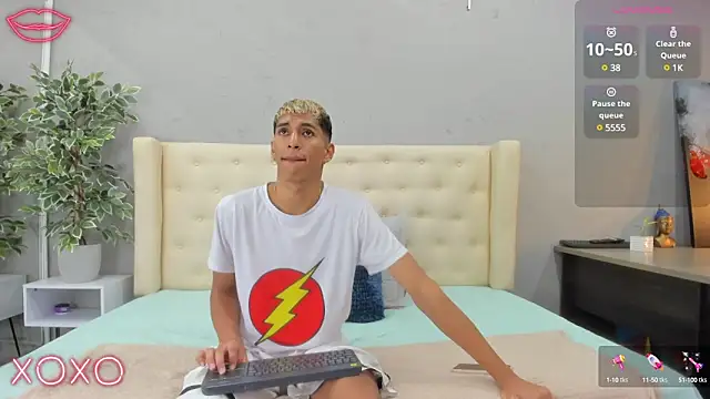 Snapshot of kieran_derek chatting on March 17, 3:14 am kieran derek online show from March 17, 3:14 am