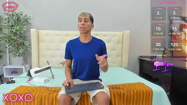 Snapshot of kieran_derek chatting on March 22, 3:20 am kieran derek online show from March 22, 3:20 am