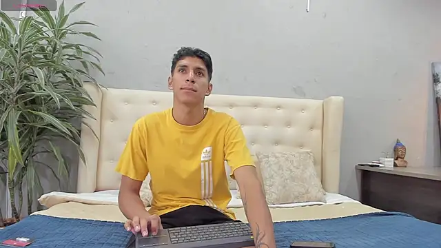 Snapshot of kieran_derek chatting on September 27, 3:33 am kieran derek online show from September 27, 3:33 am