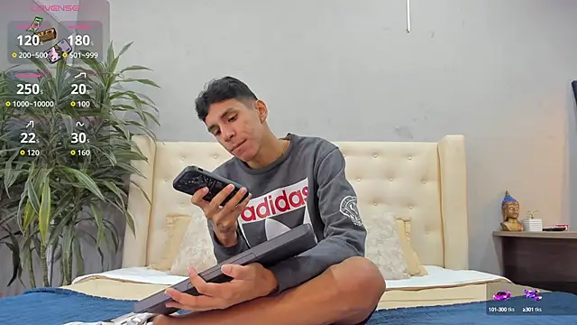 Snapshot of kieran_derek chatting on October 8, 3:26 am kieran derek online show from October 8, 3:26 am