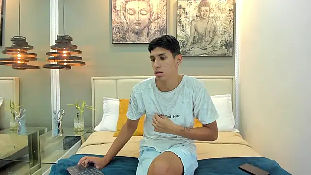 Snapshot of kieran_derek chatting on November 5, 3:17 am kieran derek online show from November 5, 3:17 am