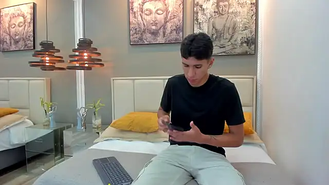 Snapshot of kieran_derek chatting on November 15, 3:48 am kieran derek online show from November 15, 3:48 am