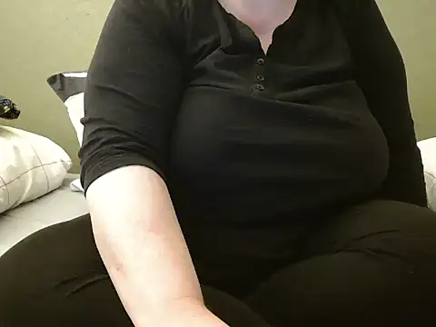 Snapshot of MarthaBriest chatting on February 2, 8:19 pm MarthaBriest online show from February 2, 8:19 pm