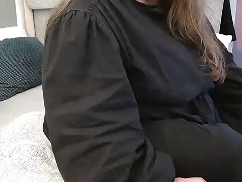 Snapshot of MarthaBriest chatting on February 10, 10:09 am MarthaBriest online show from February 10, 10:09 am