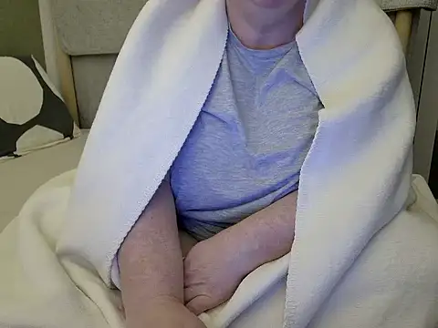 Snapshot of MarthaBriest chatting on October 11, 4:44 am MarthaBriest online show from October 11, 4:44 am