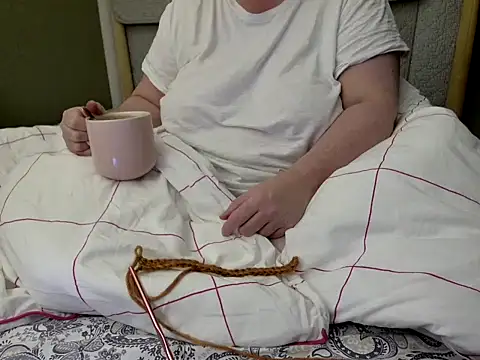 Snapshot of MarthaBriest chatting on October 22, 2:23 am MarthaBriest online show from October 22, 2:23 am