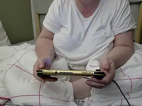 Snapshot of MarthaBriest chatting on November 14, 3:49 am MarthaBriest online show from November 14, 3:49 am