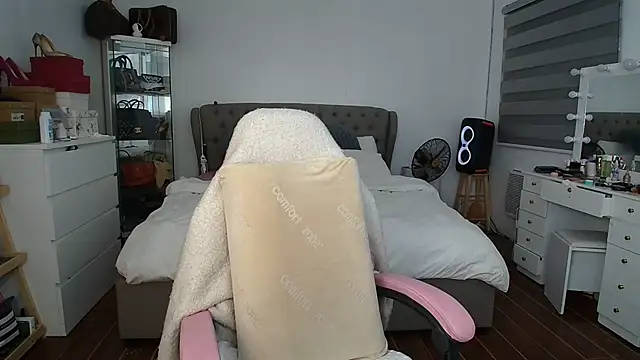 aya saki online show from January 10, 10:50 am