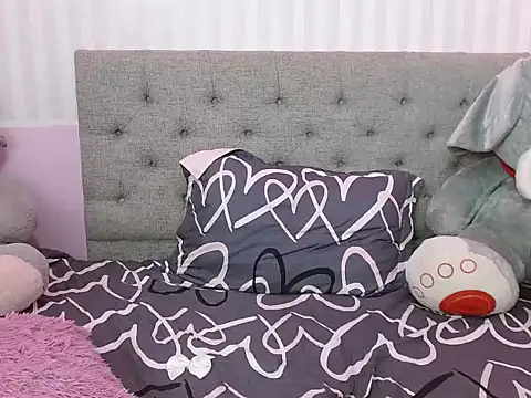 madisson smalltits online show from February 10, 9:58 pm