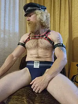 Snapshot of Gingerbeard40 chatting on June 27, 4:39 am Gingerbeard40 online show from June 27, 4:39 am