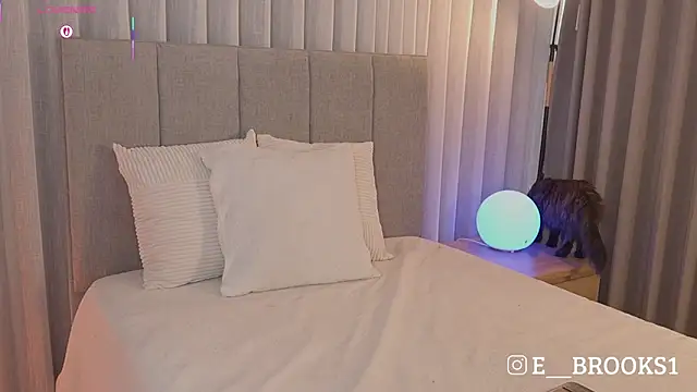 emma brooks1 online show from April 24, 4:42 pm