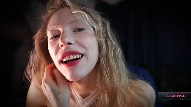 Snapshot of _Phantom_thread_ chatting on December 4, 8:56 am Phantom thread online show from December 4, 8:56 am