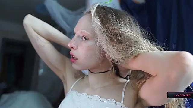 Snapshot of _Phantom_thread_ chatting on March 4, 8:42 am Phantom thread online show from March 4, 8:42 am