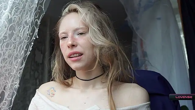 Snapshot of _Phantom_thread_ chatting on March 12, 8:20 am Phantom thread online show from March 12, 8:20 am