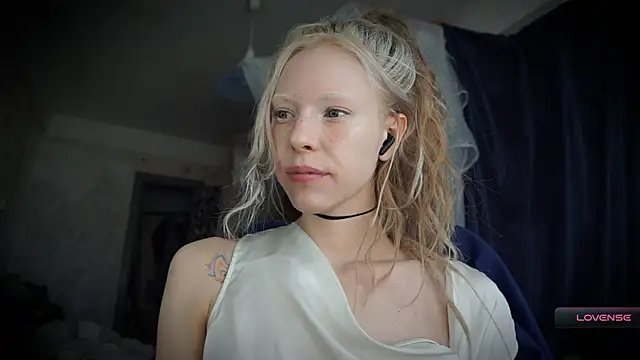 Snapshot of _Phantom_thread_ chatting on March 17, 10:18 am Phantom thread online show from March 17, 10:18 am