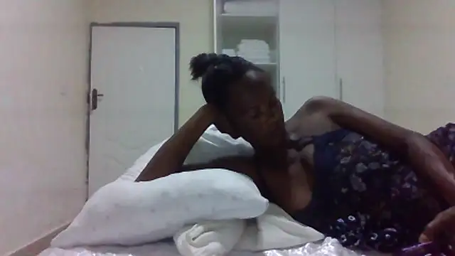 Snapshot of sweets_80 chatting on May 1, 12:48 am sweets 80 online show from May 1, 12:48 am