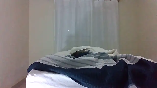 Snapshot of sweets_80 chatting on May 27, 3:47 am sweets 80 online show from May 27, 3:47 am