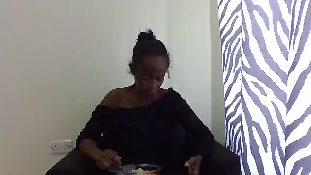 Snapshot of sweets_80 chatting on June 4, 7:58 am sweets 80 online show from June 4, 7:58 am