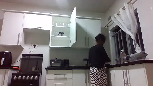 Snapshot of sweets_80 chatting on June 27, 3:22 am sweets 80 online show from June 27, 3:22 am