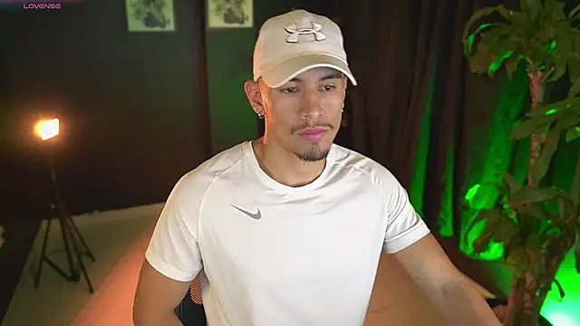 Aaronfox x online show from April 21, 11:40 pm