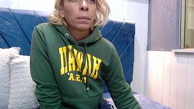 Snapshot of NathaliaSmith3x chatting on October 13, 3:17 am NathaliaSmith3x online show from October 13, 3:17 am