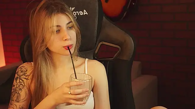 EllieCutes online show from January 14, 5:51 am