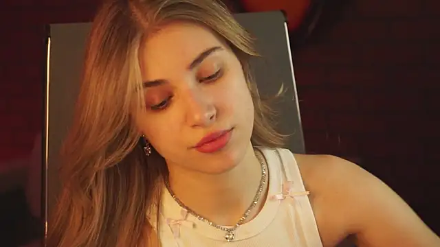 EllieCutes online show from March 4, 3:33 am