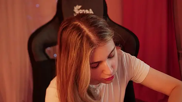 EllieCutes online show from March 22, 9:02 am