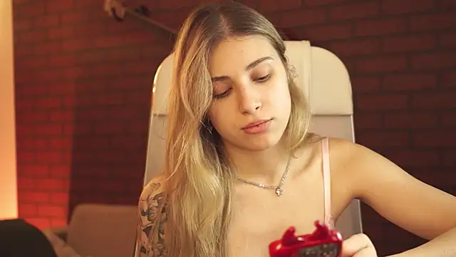 EllieCutes online show from September 27, 9:14 am