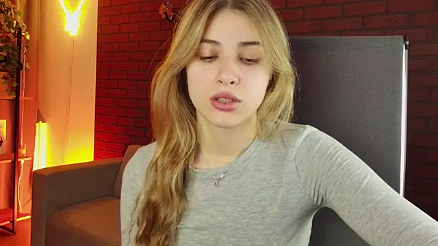 EllieCutes online show from December 2, 6:30 am