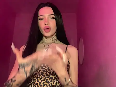 madelinexx online show from February 24, 7:09 pm