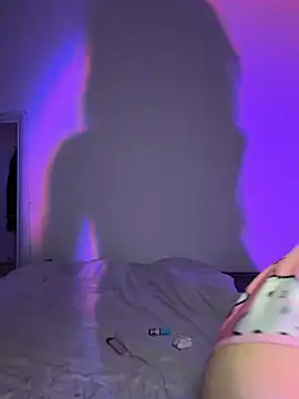 madelinexx online show from February 5, 4:00 pm